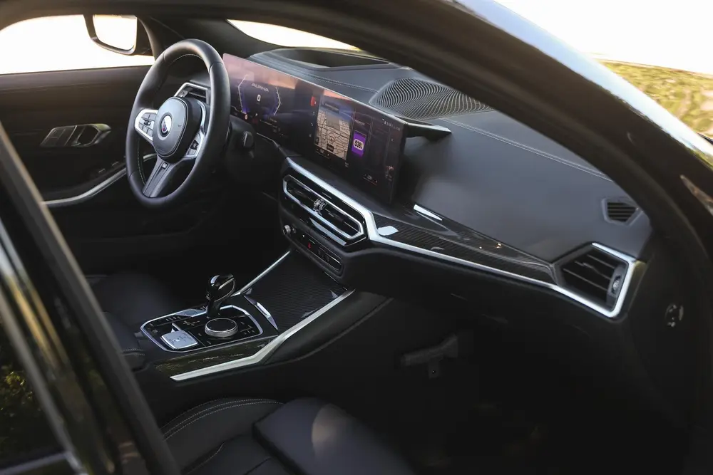 BMW B3 Touring Automaat / Trekhaak / Adaptief M onderstel uit 2023, foto 11