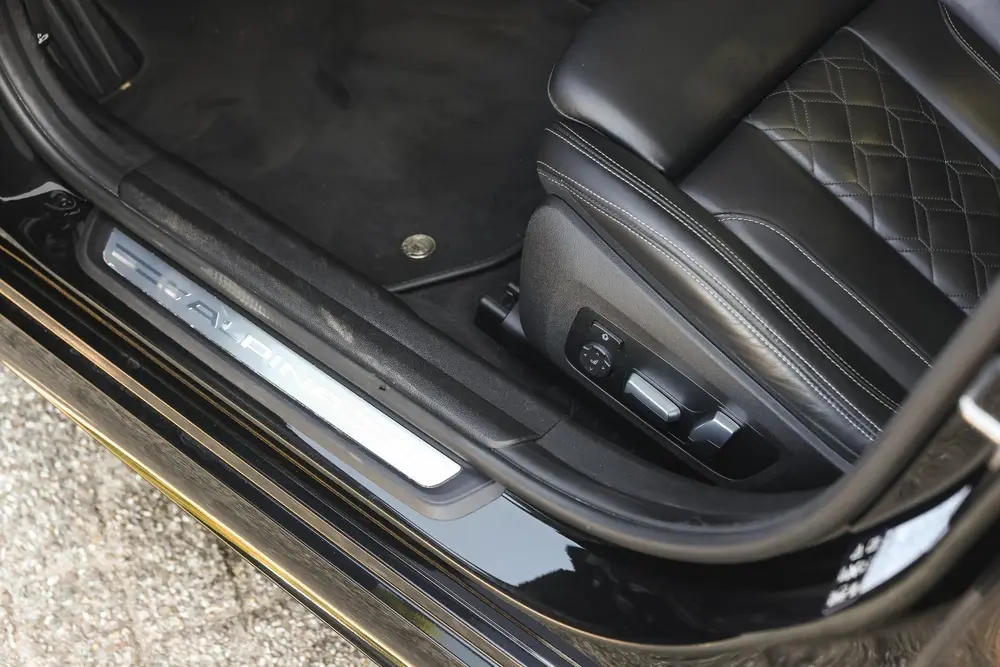 BMW B3 Touring Automaat / Trekhaak / Adaptief M onderstel uit 2023, foto 14