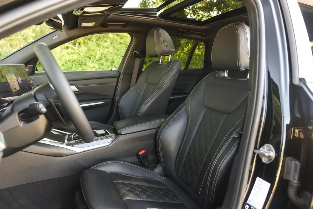 BMW B3 Touring Automaat / Trekhaak / Adaptief M onderstel uit 2023, foto 15