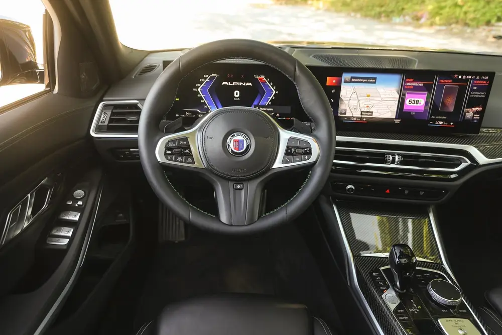 BMW B3 Touring Automaat / Trekhaak / Adaptief M onderstel uit 2023, foto 3