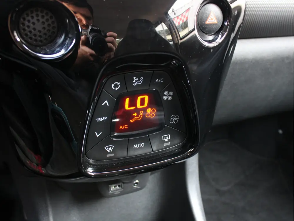 Peugeot 108 1.0 e-VTi Allure Automaat uit 2019, foto 10