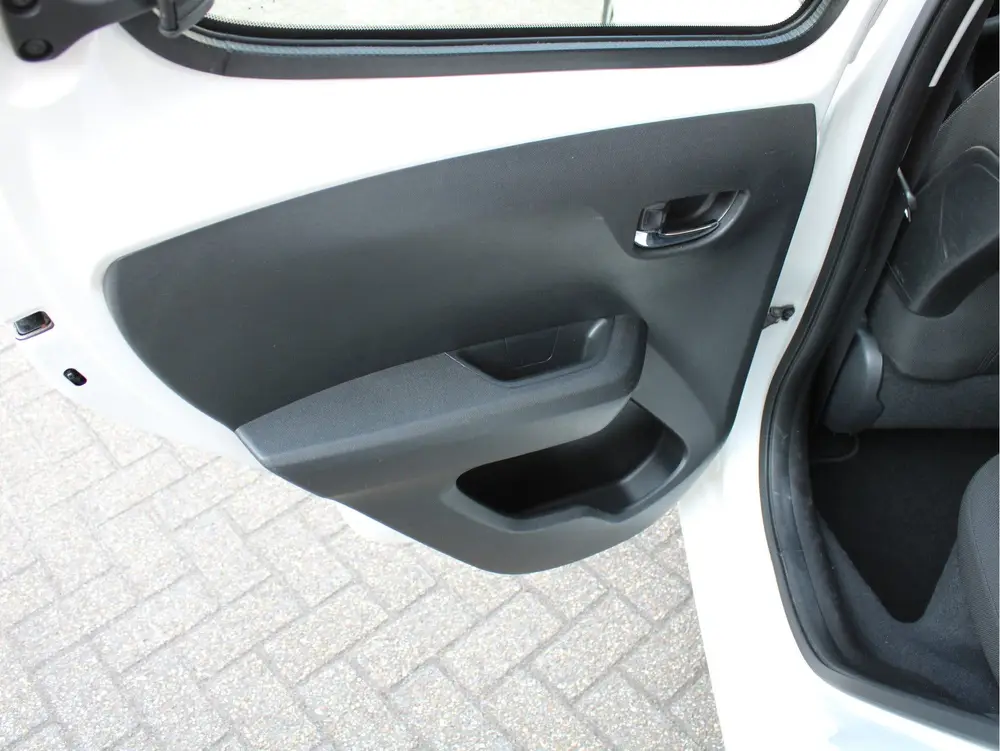 Peugeot 108 1.0 e-VTi Allure Automaat uit 2019, foto 17