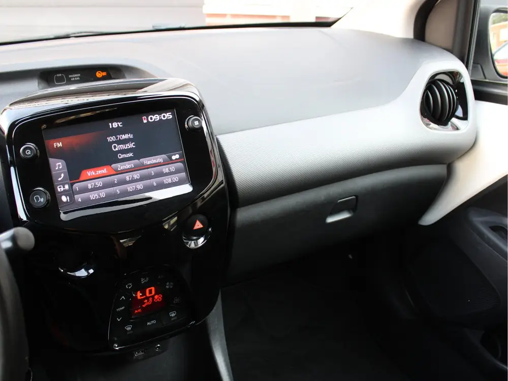Peugeot 108 1.0 e-VTi Allure Automaat uit 2019, foto 9