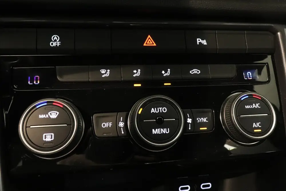 Volkswagen T-Roc 1.5 TSI 3x R-line | Pano | Camera | Navigat uit 2021, foto 13