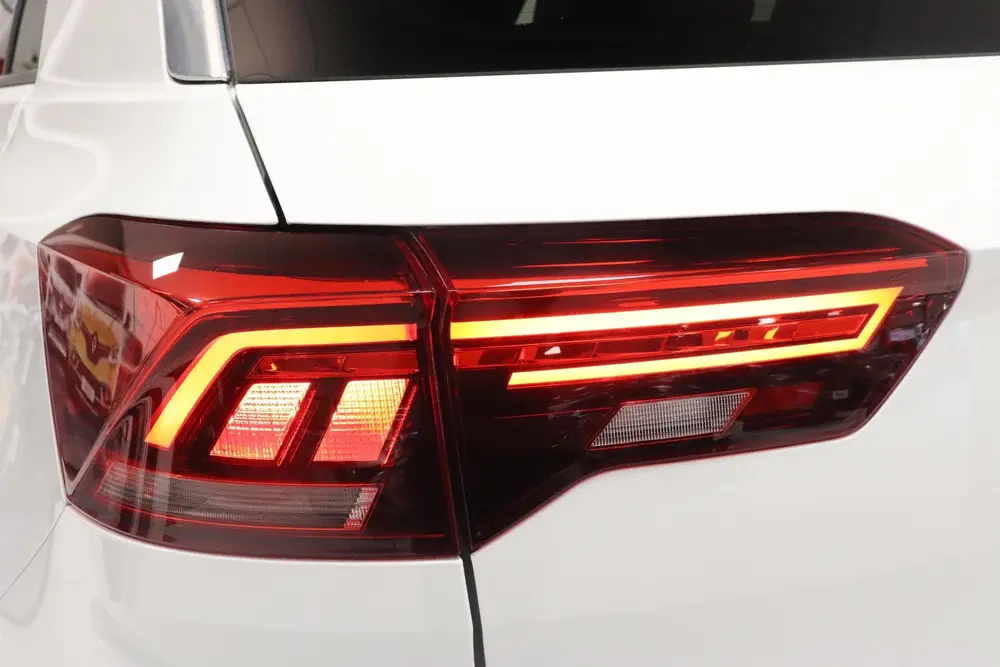 Volkswagen T-Roc 1.5 TSI 3x R-line | Pano | Camera | Navigat uit 2021, foto 15