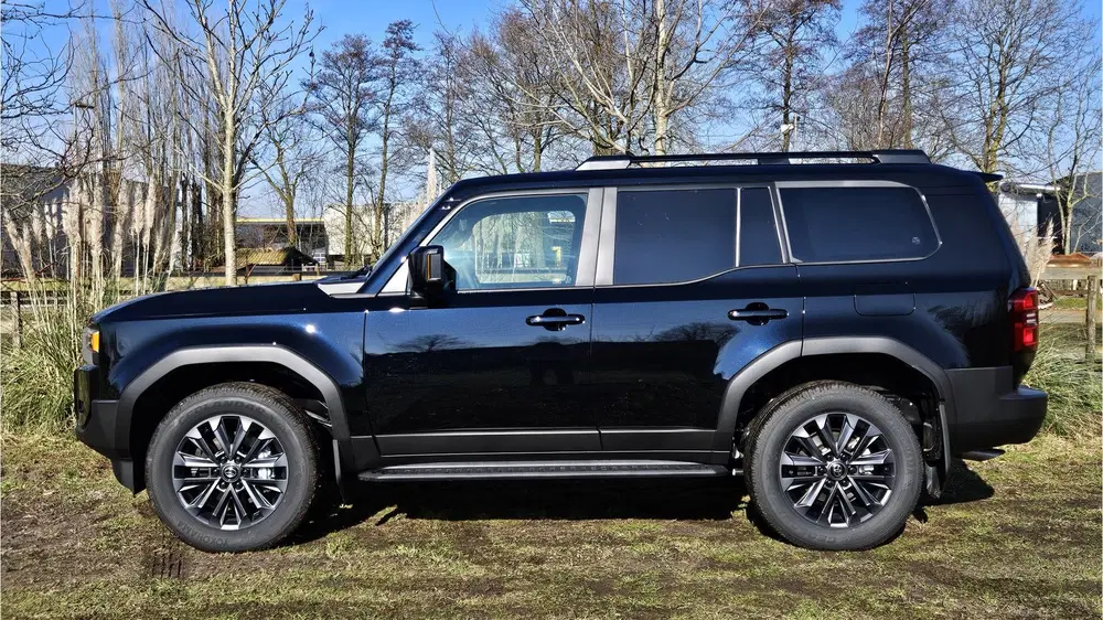 Toyota Land Cruiser 2.8 D-4D Professional Panoramadak BP uit 2024, foto 2