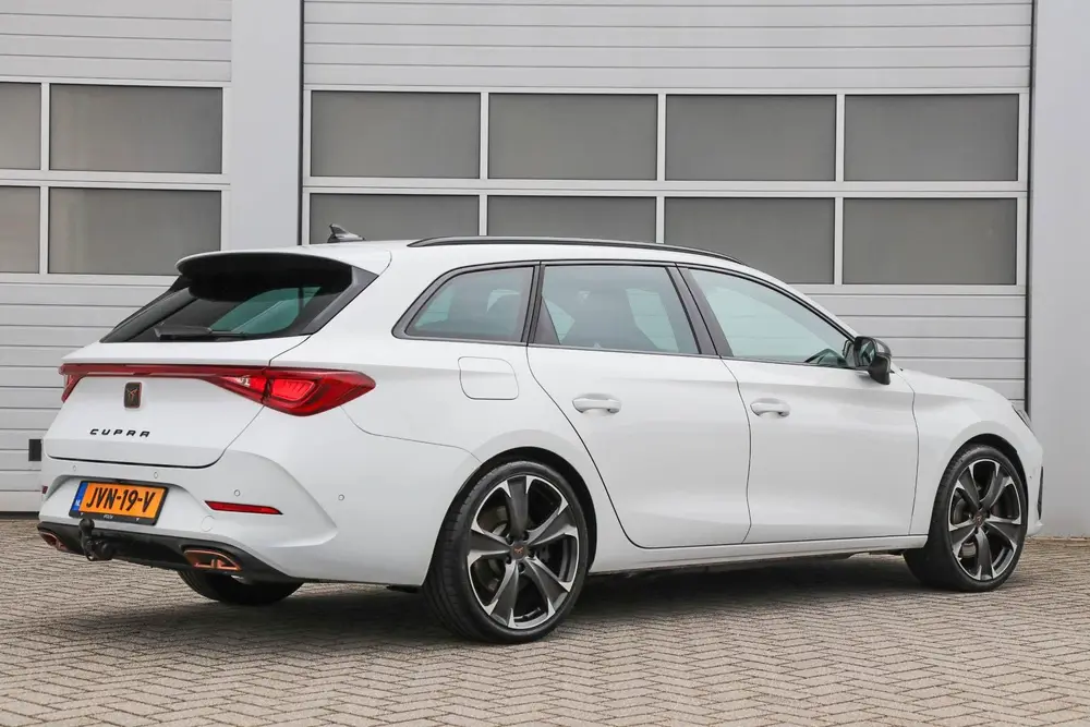 Cupra Leon 1.4 e-Hybrid 245pk VZ uit 2023, foto 2