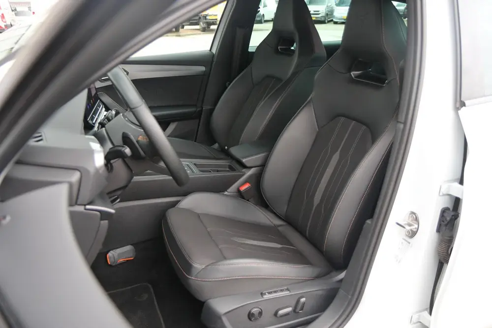 Cupra Leon 1.4 e-Hybrid 245pk VZ uit 2023, foto 4