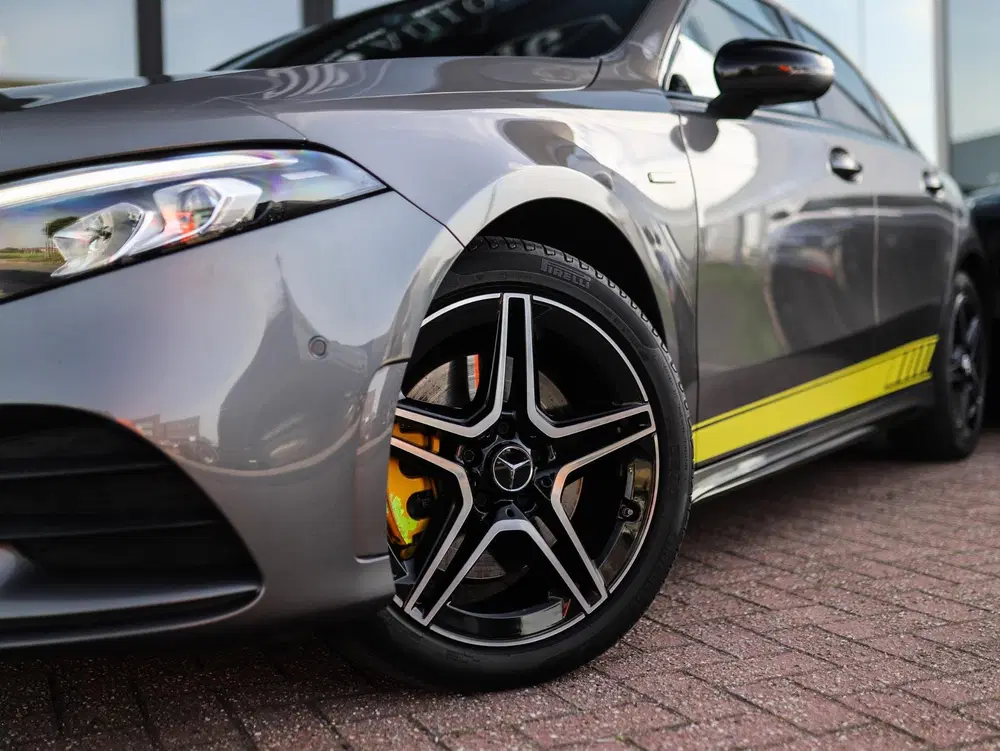 Mercedes-Benz A-Klasse 250 e Business Solution AMG Limited uit 2021, foto 2