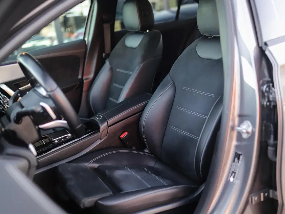 Mercedes-Benz A-Klasse 250 e Business Solution AMG Limited uit 2021, foto 3