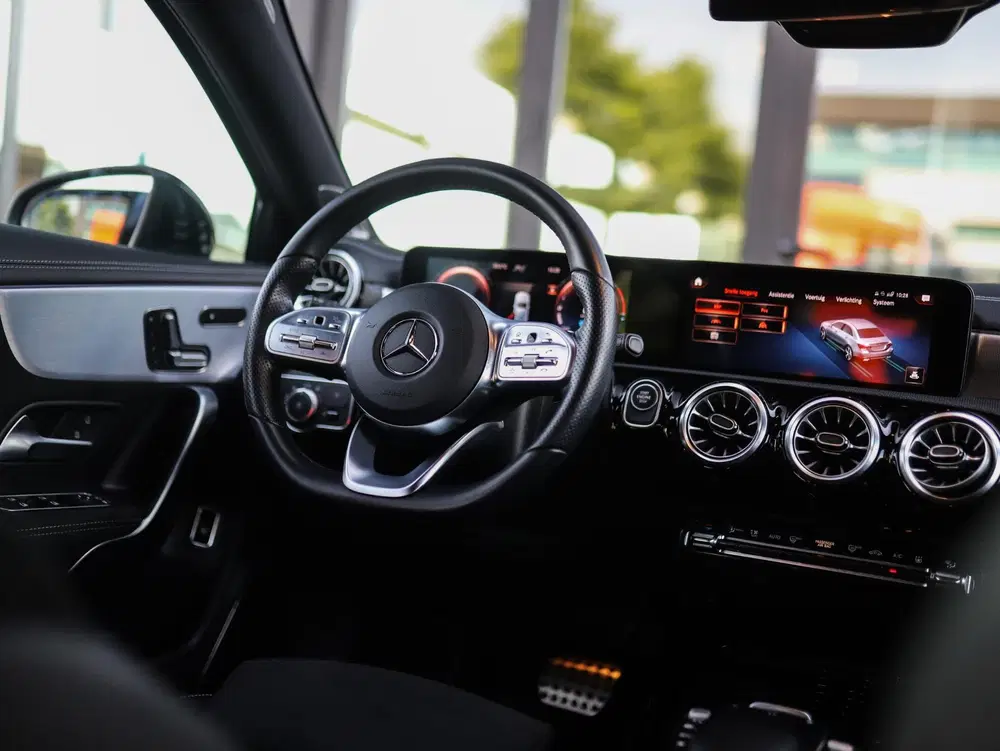 Mercedes-Benz A-Klasse 250 e Business Solution AMG Limited uit 2021, foto 4