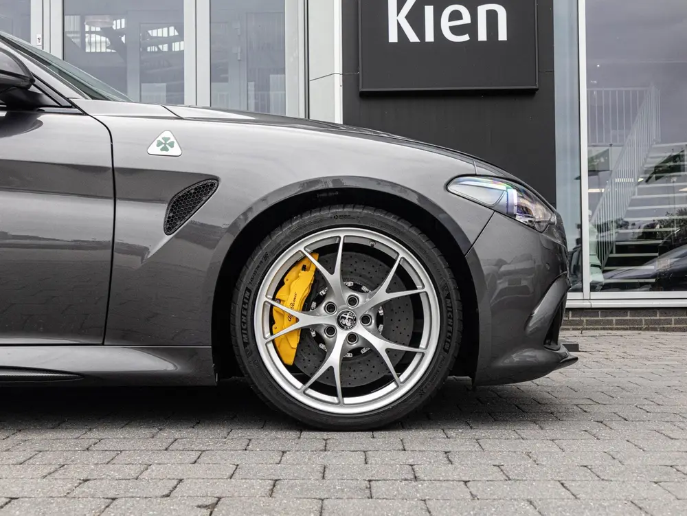 Alfa Romeo Giulia 2.9 V6 Quadrifoglio | Handgeschakeld | Per uit 2019, foto 6