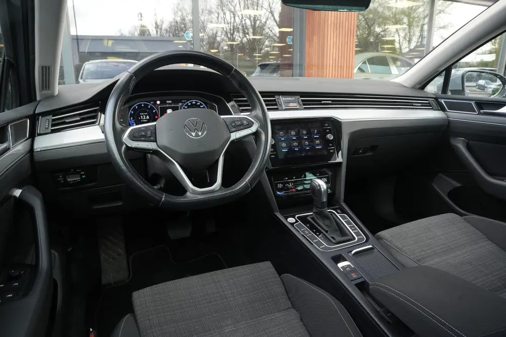 Volkswagen Passat 1.5 TSI Business Automaat Pano Dak trekhaa uit 2022, foto 2