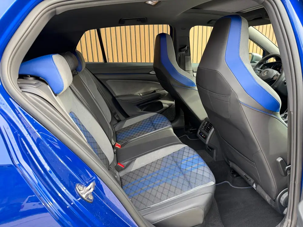 Volkswagen Golf 2.0 TSI R 4Motion 320PK PANO CAMERA STOELVER uit 2021, foto 20