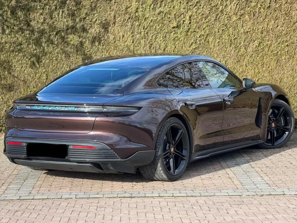 Porsche Taycan turbo S uit 2021, foto 2