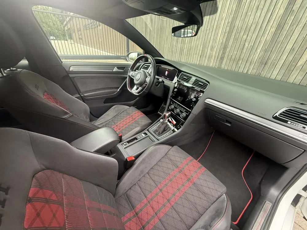 Volkswagen Golf 2.0 TSI GTI TCR PANO | ACC | 19 INCH |VIRTUA uit 2019, foto 17