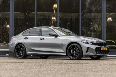 BMW 3-serie 330e M-sport uit 2023