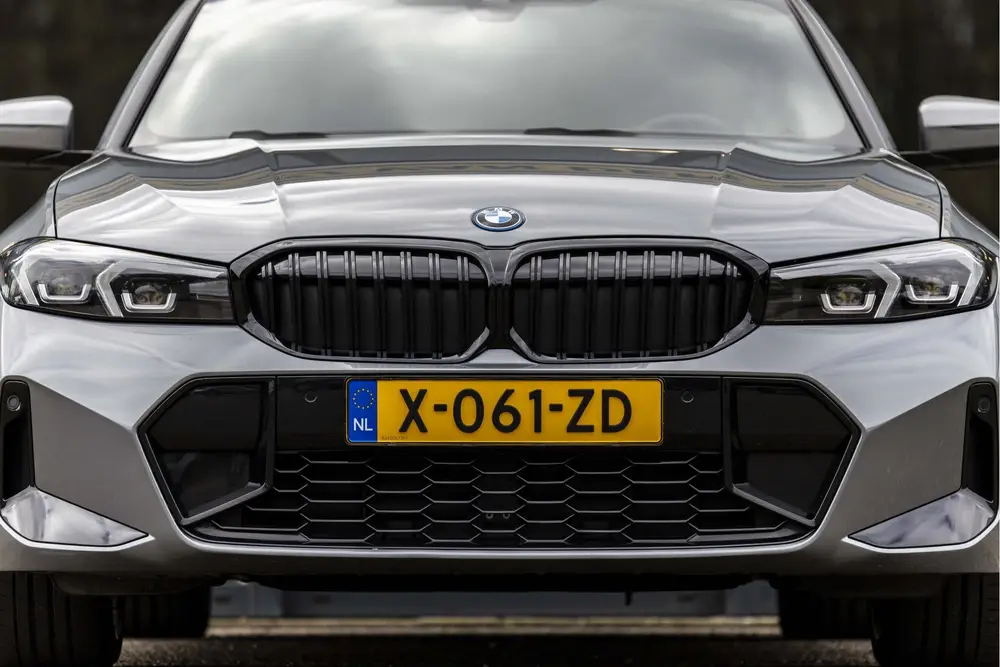 BMW 3-serie 330e M-sport uit 2023, foto 3