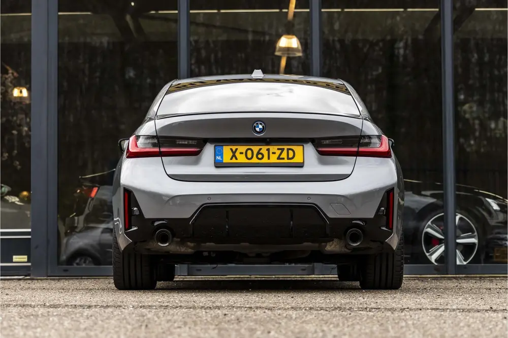 BMW 3-serie 330e M-sport uit 2023, foto 6