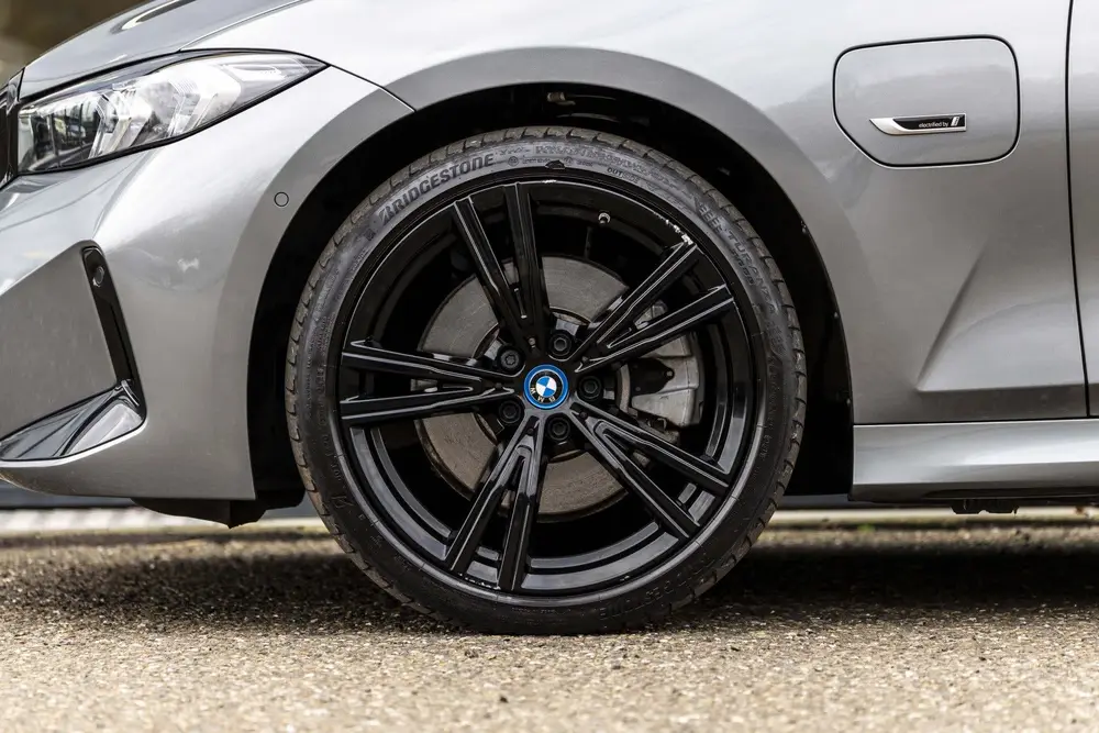 BMW 3-serie 330e M-sport uit 2023, foto 9