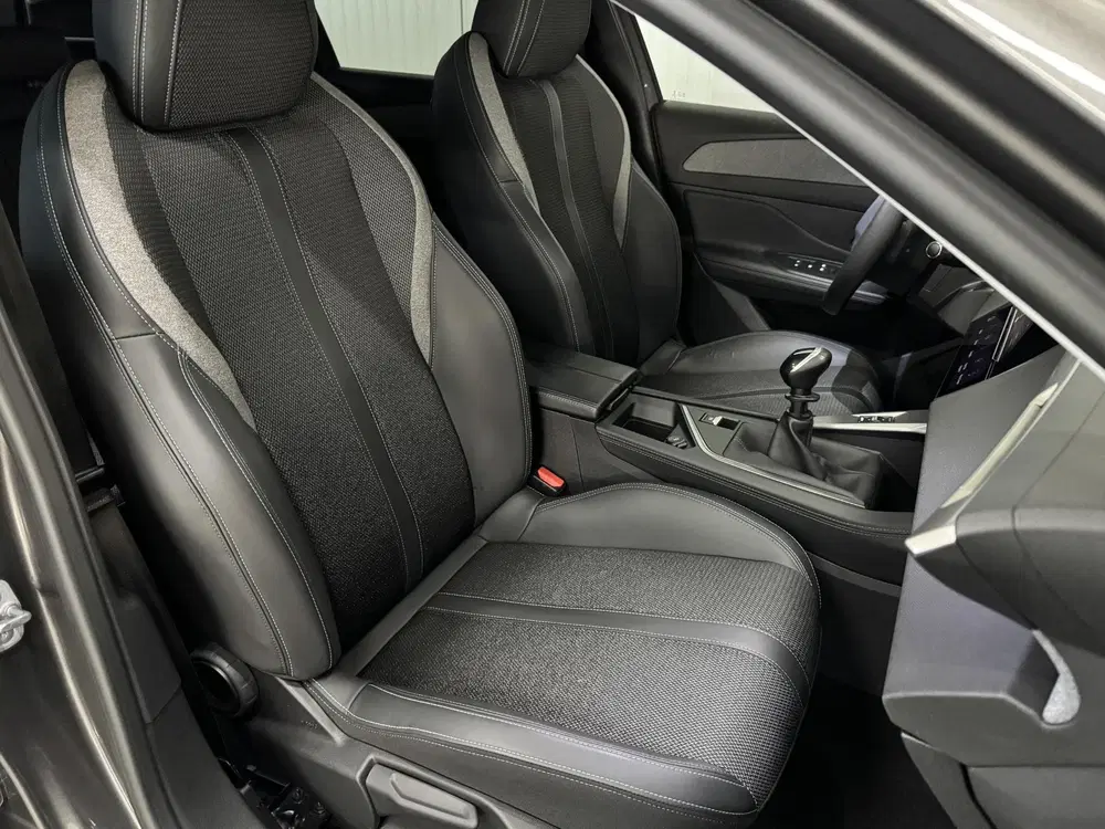 Peugeot 308 1.2 PureTech Allure Pack Business DB-RIEM uit 2023, foto 15