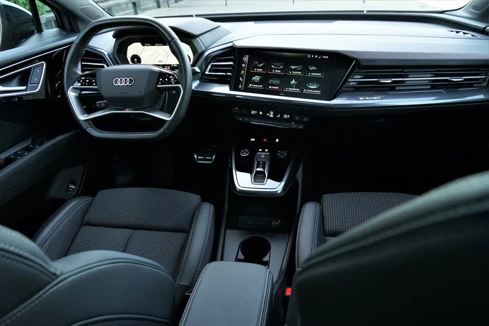 Audi Q4 e-tron 40 S-line 204pk Pano Sonos Camera K uit 2023, foto 3