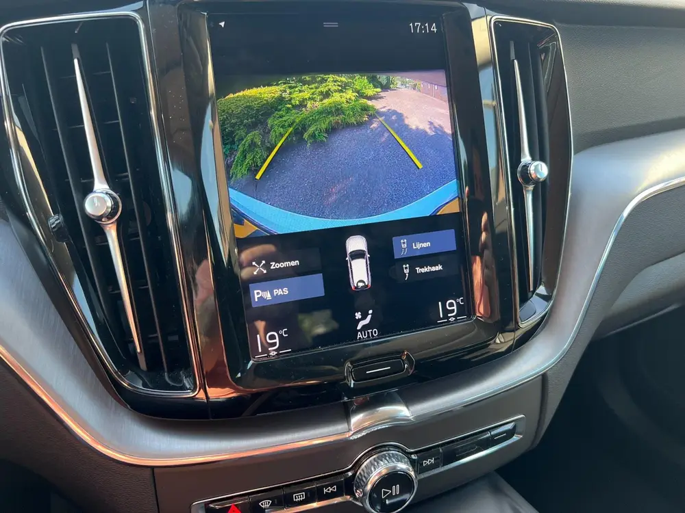 Volvo XC60 2.0 T5 Momentum Pro, Navi, Camera, Zeer nette aut uit 2019, foto 12