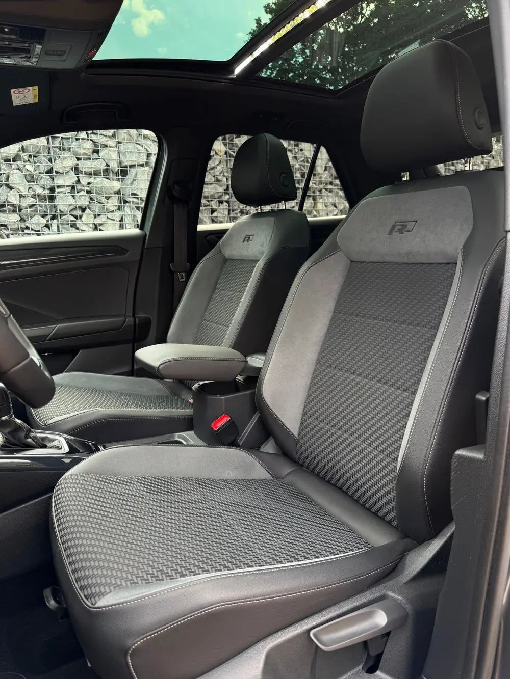 Volkswagen T-Roc 1.5 TSI 3x R-Line Pano Virtual Trekhaak Nav uit 2019, foto 11