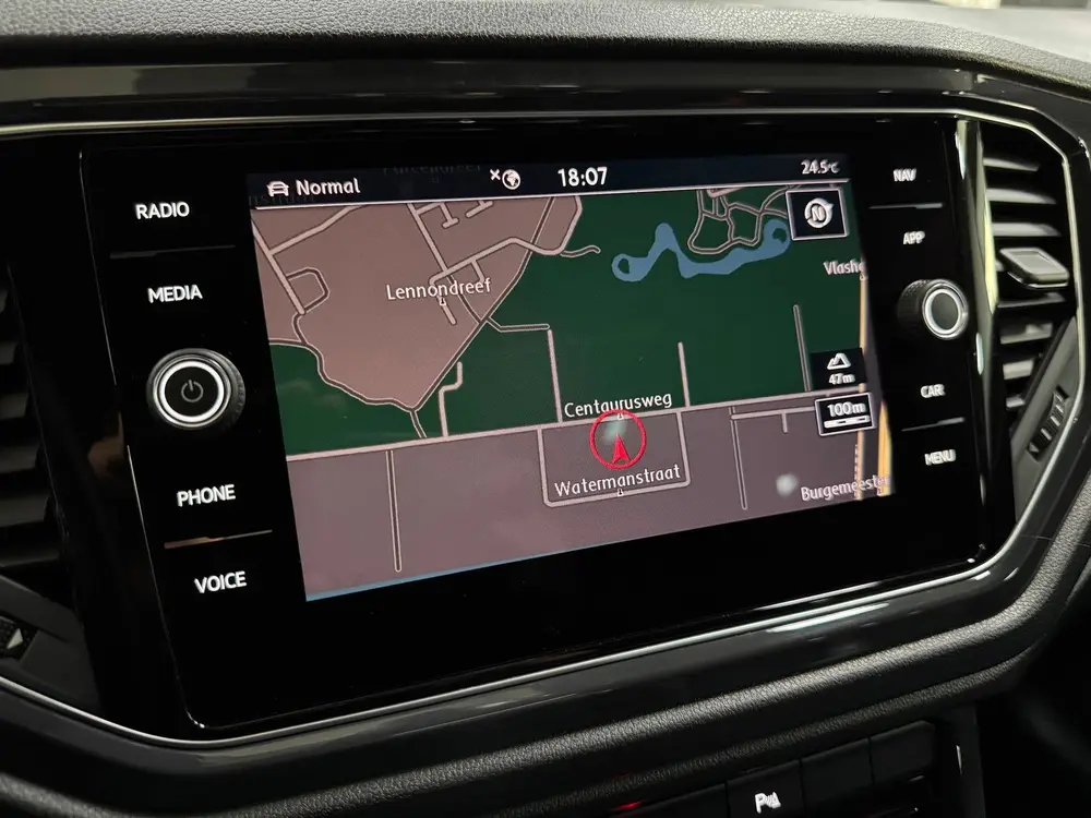 Volkswagen T-Roc 1.5 TSI 3x R-Line Pano Virtual Trekhaak Nav uit 2019, foto 15
