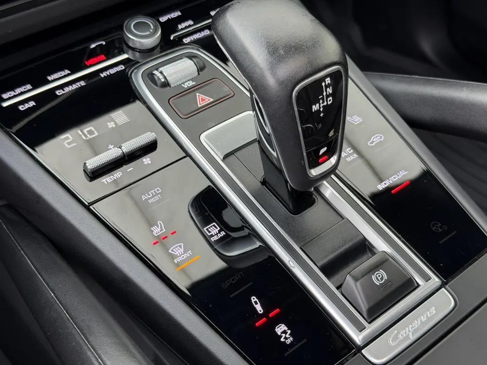 Porsche Cayenne 3.0 E-Hybrid Pano uit 2020, foto 17