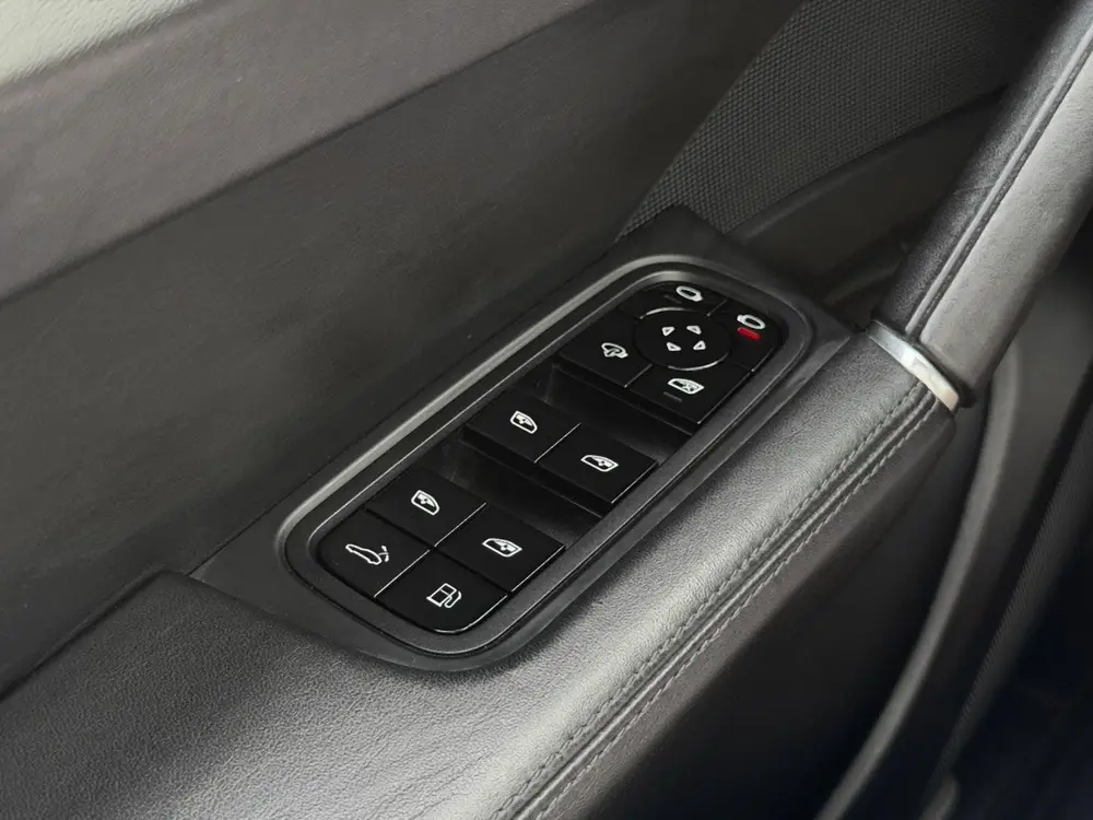 Porsche Cayenne 3.0 E-Hybrid Pano uit 2020, foto 19