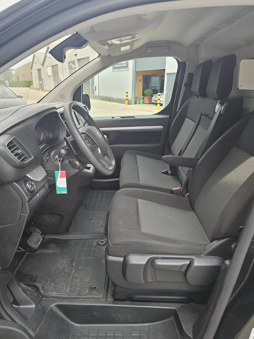 Peugeot Expert 2.0 BlueHDI 180 Long Asphalt Automaat uit 2022, foto 6