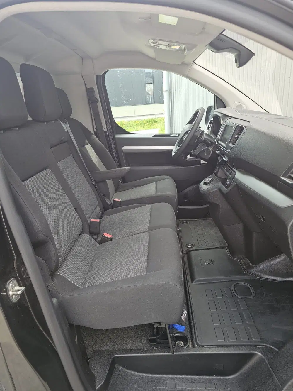 Peugeot Expert 2.0 BlueHDI 180 Long Asphalt Automaat uit 2022, foto 8
