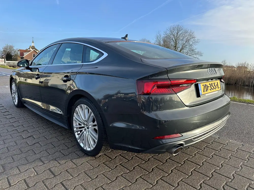 Audi A5 40 TFSI S-line uit 2019, foto 2