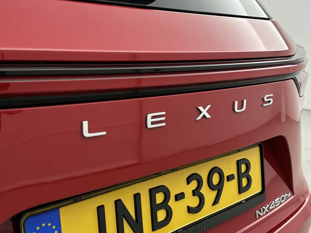 Lexus NX 450h+ AWD Launch Edition uit 2023, foto 18