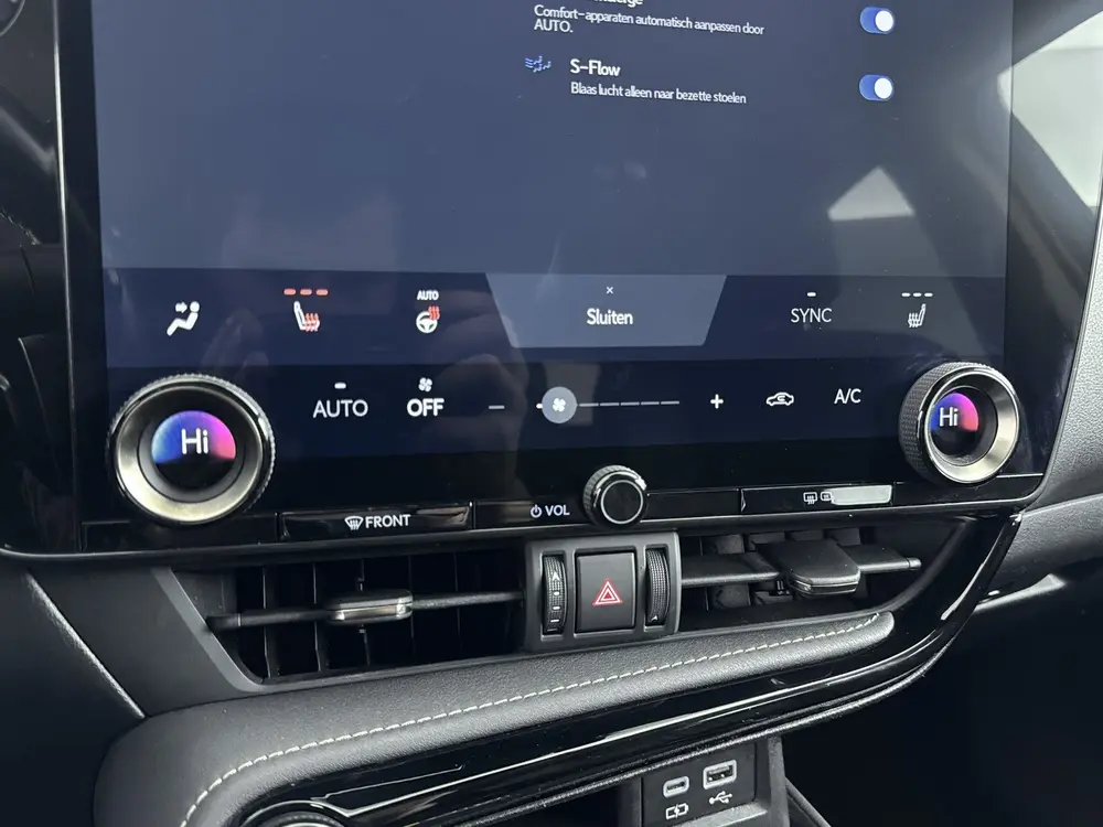 Lexus NX 450h+ AWD Launch Edition uit 2023, foto 9