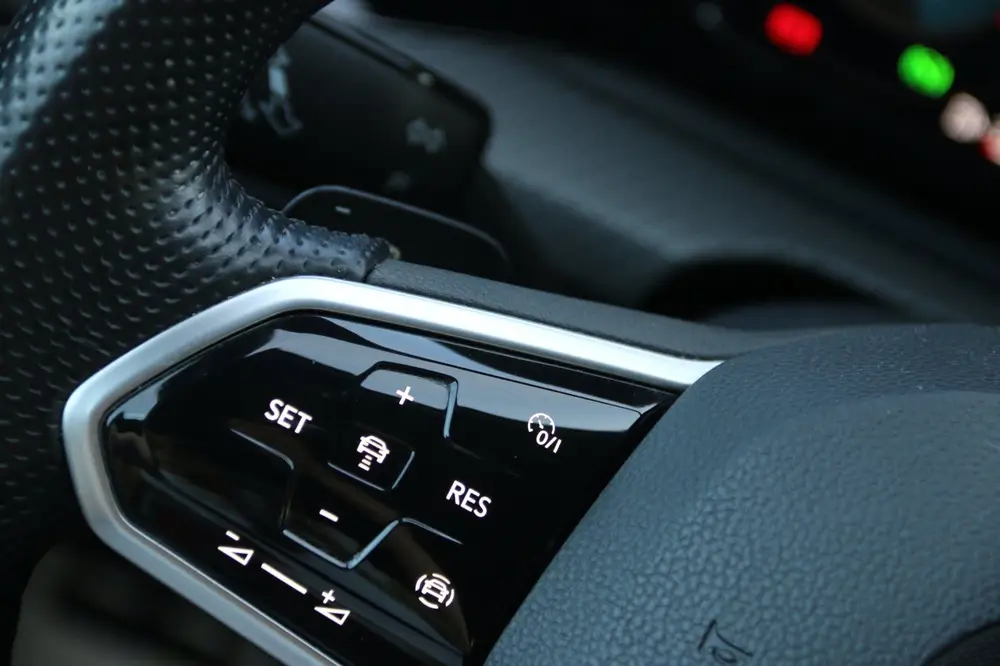 Volkswagen Golf 1.5 eTSI R-Line IQ-LIGHT PANO-DAK uit 2020, foto 14
