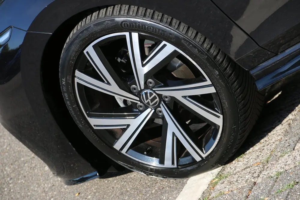 Volkswagen Golf 1.5 eTSI R-Line IQ-LIGHT PANO-DAK uit 2020, foto 4