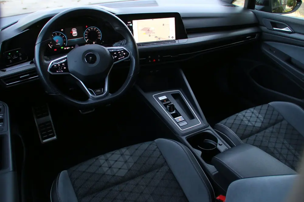 Volkswagen Golf 1.5 eTSI R-Line IQ-LIGHT PANO-DAK uit 2020, foto 9