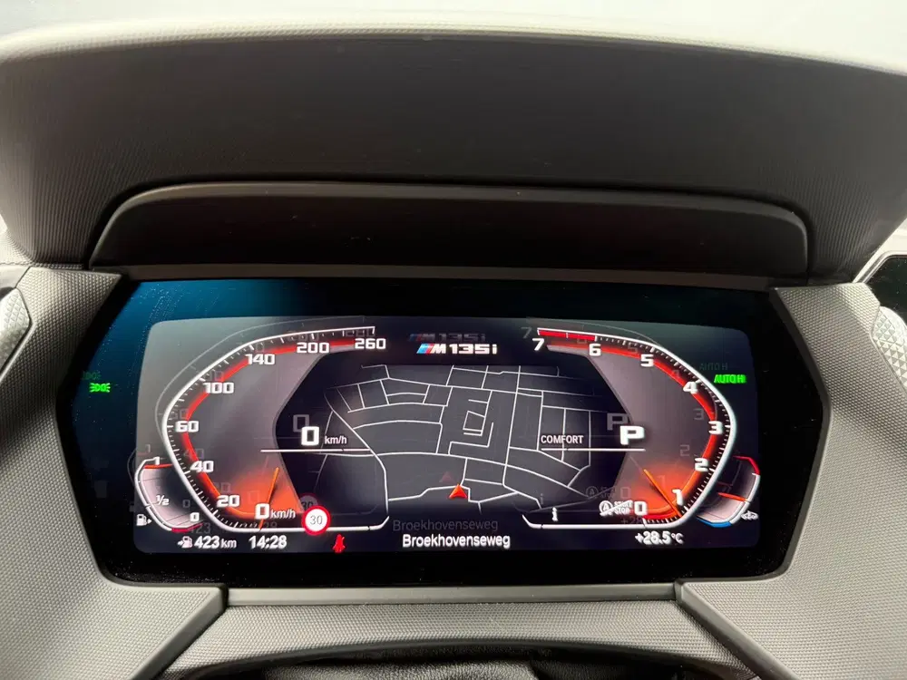 BMW 1-serie M135i xDrive High Executive Edition -PANO uit 2020, foto 17