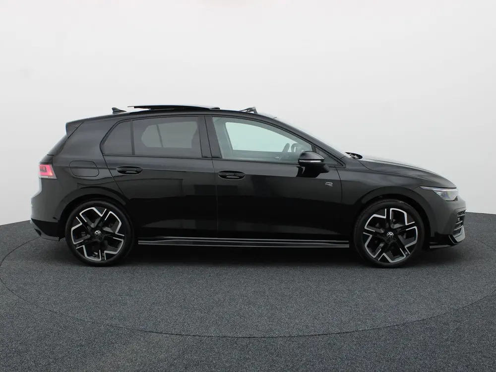 Volkswagen Golf 1.5 eTSI R-Line Edition | Pano | Keyless | T uit 2025, foto 20