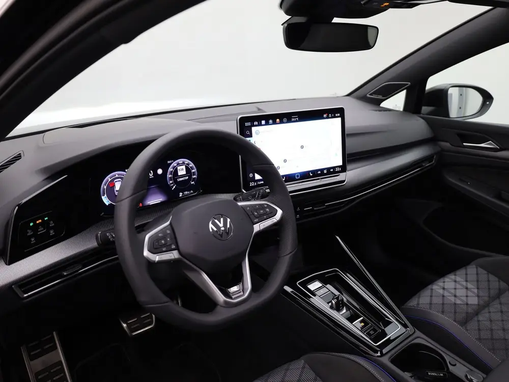 Volkswagen Golf 1.5 eTSI R-Line Edition | Pano | Keyless | T uit 2025, foto 6