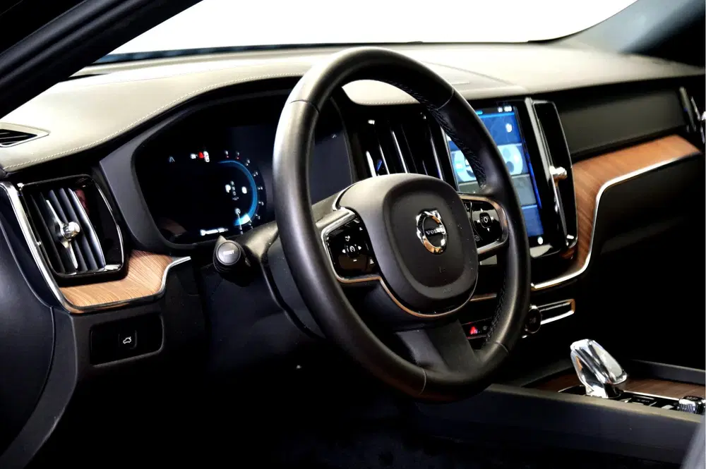 Volvo XC60 B4 155kW uit 2023, foto 12