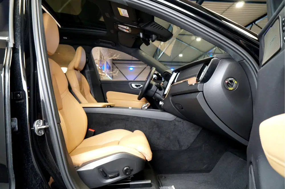 Volvo XC60 B4 155kW uit 2023, foto 2