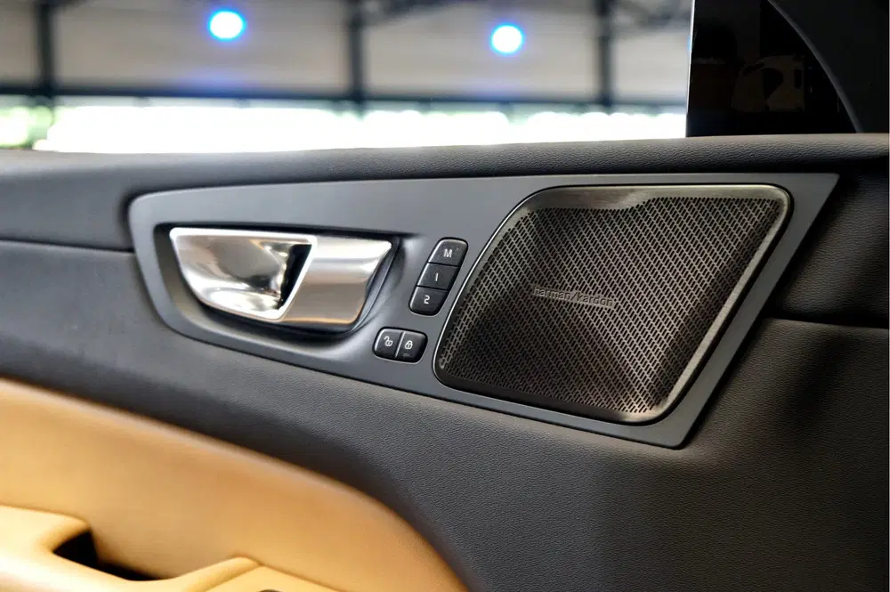 Volvo XC60 B4 155kW uit 2023, foto 8