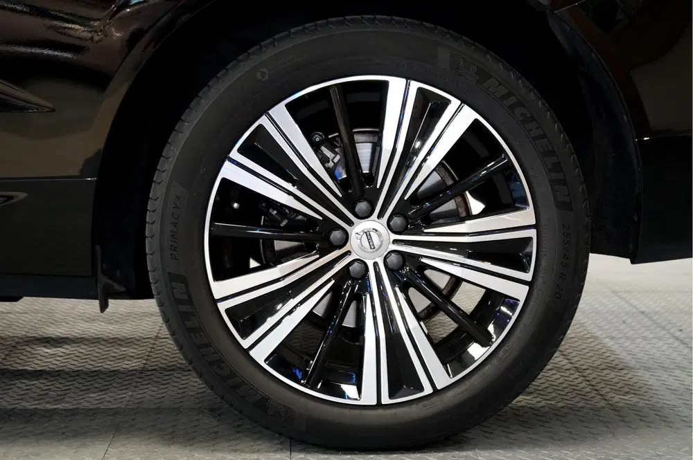 Volvo XC60 B4 155kW uit 2023, foto 9