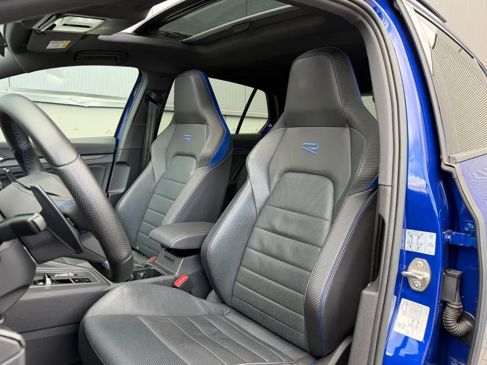 Volkswagen GOLF 2.0 TSI R 4Motion/AKRA/HUD/H&K/Downpipe/440P uit 2021, foto 2