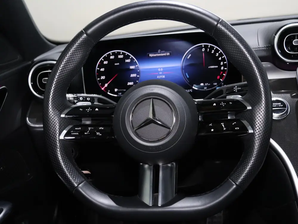 Mercedes-Benz C-Klasse 300 e AMG Line uit 2024, foto 11