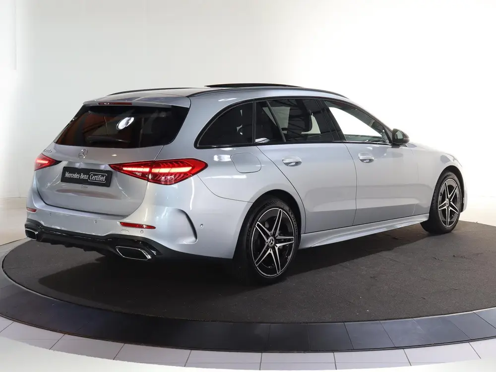 Mercedes-Benz C-Klasse 300 e AMG Line uit 2024, foto 2
