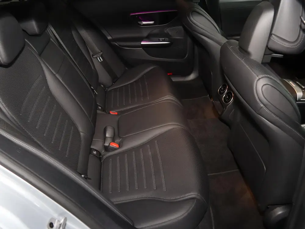 Mercedes-Benz C-Klasse 300 e AMG Line uit 2024, foto 9